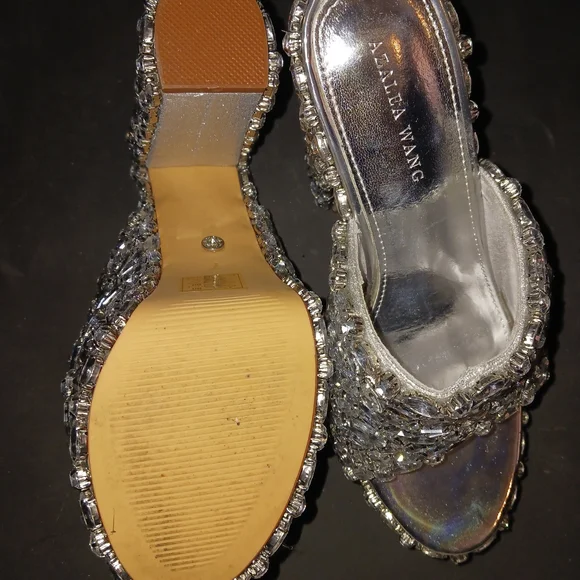 Elegant Silver Women's Heels - Picture 3 of 9